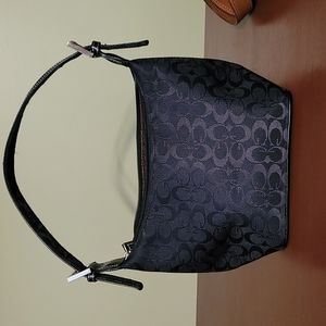 Black adjustable casual or evening pocketbook